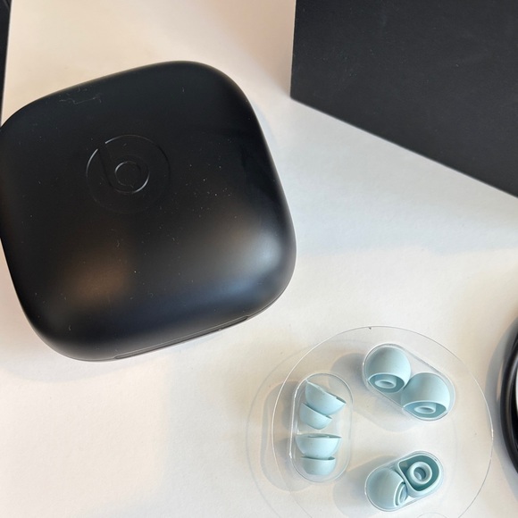 Beats by Dre Powerbeats Pro Light Blue On-Ear Wireless Earbuds - Picture 6 of 6